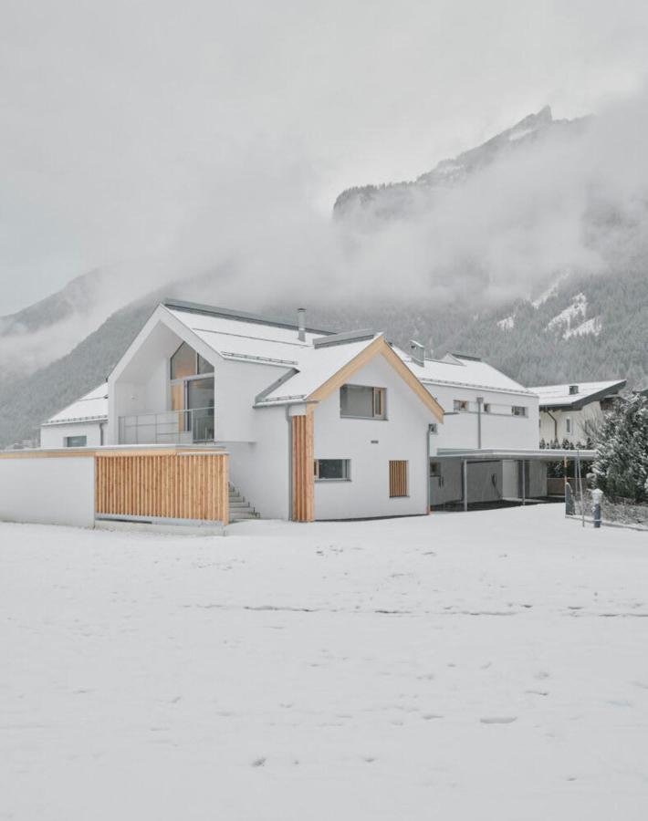 Urban Alpine Penthouse With Lake View Maurach  Exterior photo