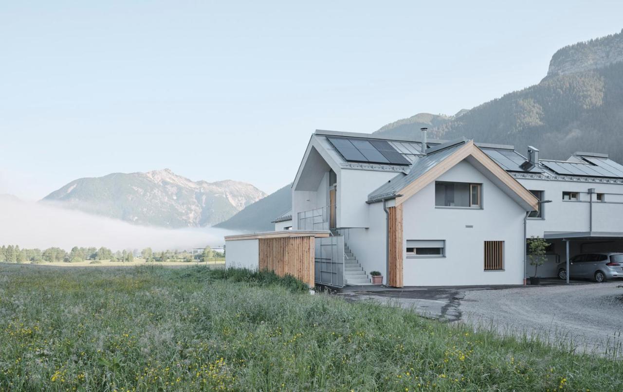 Urban Alpine Penthouse With Lake View Maurach  Exterior photo