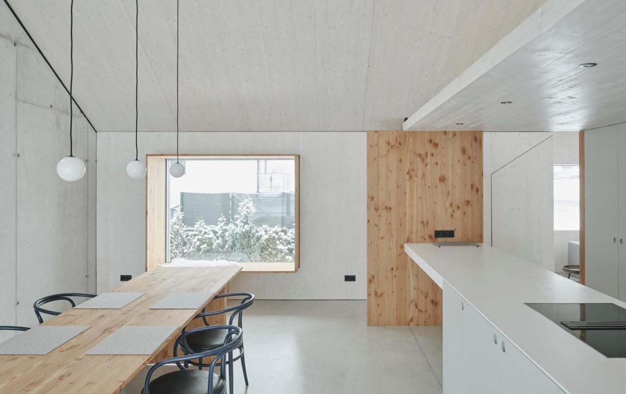 Urban Alpine Penthouse With Lake View Maurach  Exterior photo