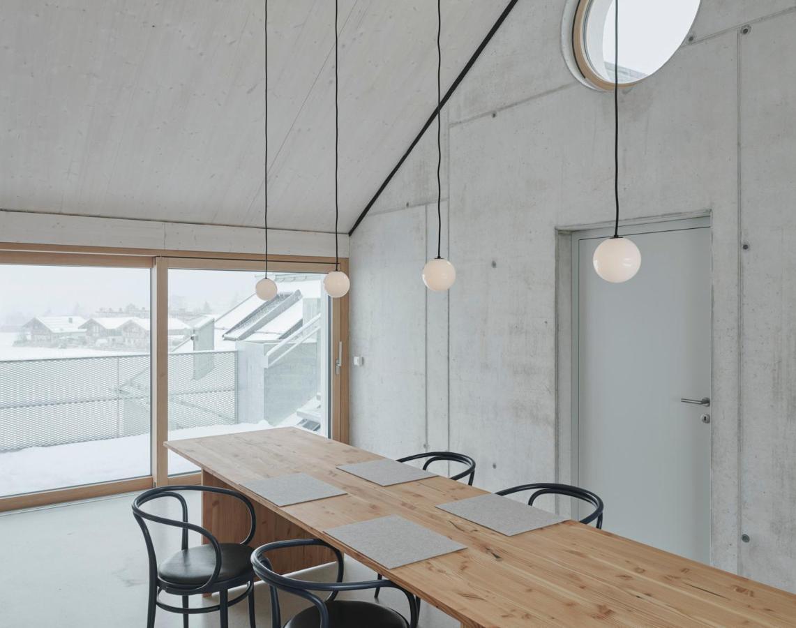 Urban Alpine Penthouse With Lake View Maurach  Exterior photo