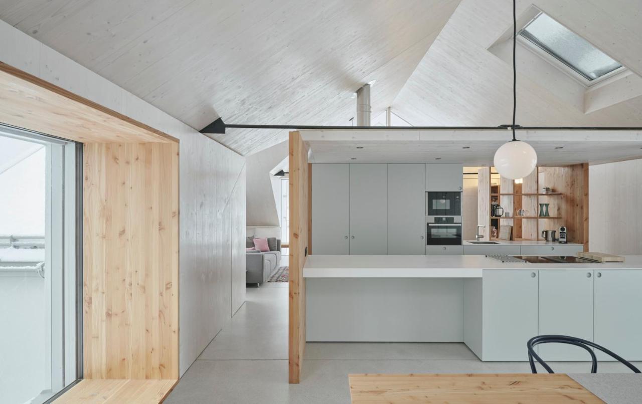 Urban Alpine Penthouse With Lake View Maurach  Exterior photo