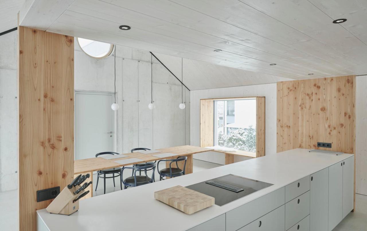 Urban Alpine Penthouse With Lake View Maurach  Exterior photo