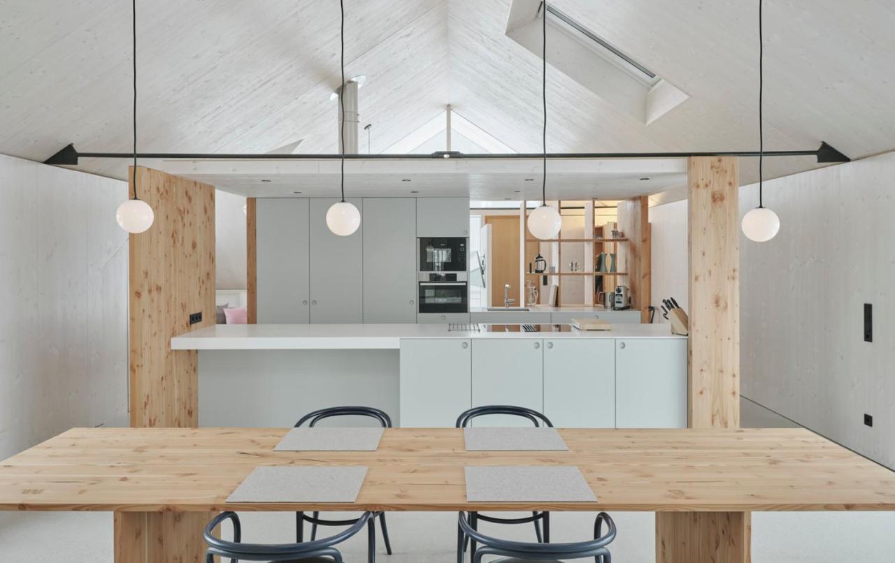 Urban Alpine Penthouse With Lake View Maurach  Exterior photo