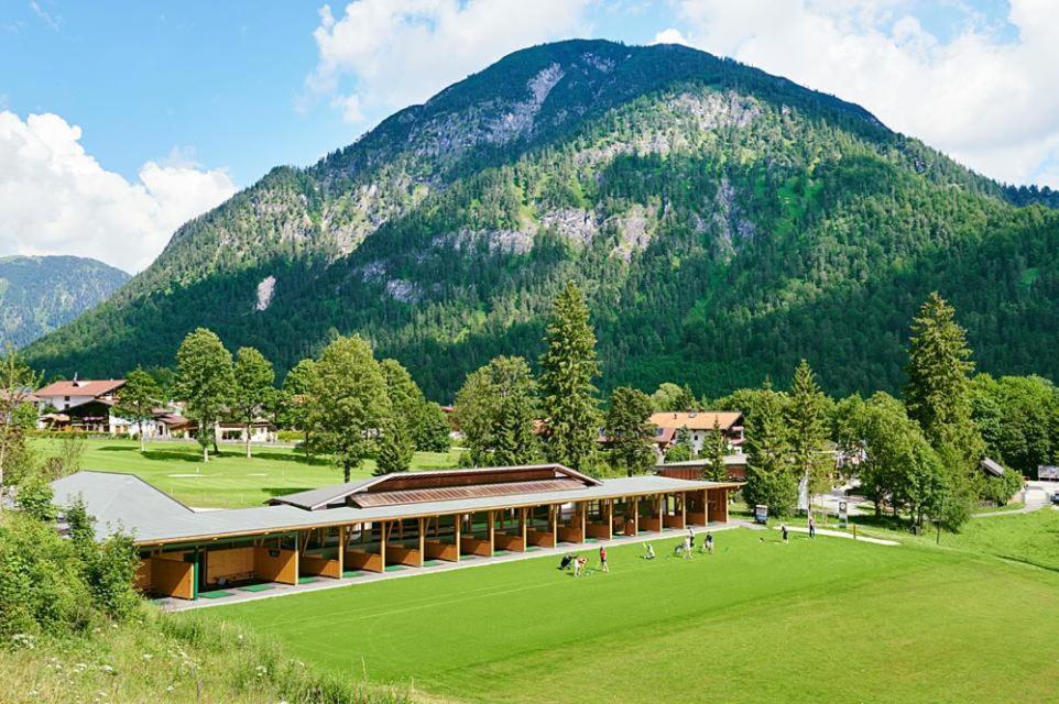 Urban Alpine Penthouse With Lake View Maurach  Exterior photo